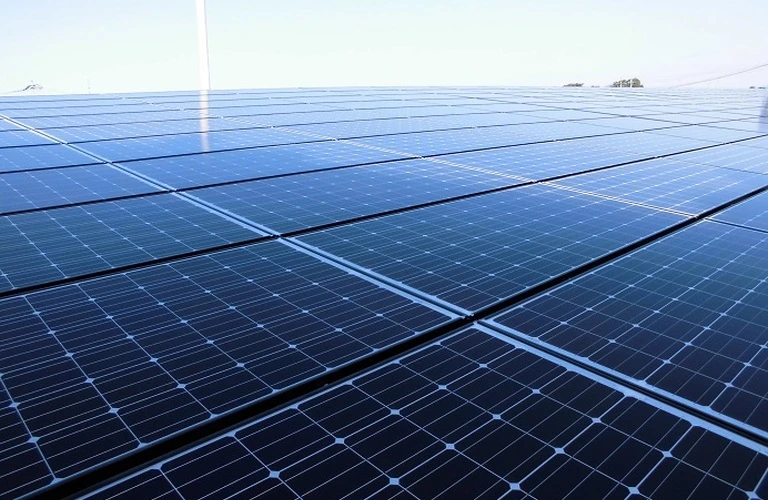 未来を照らす、安心の太陽光発電をあなたに。